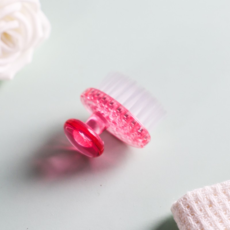 Features and Design of Plastic Facial Brushes