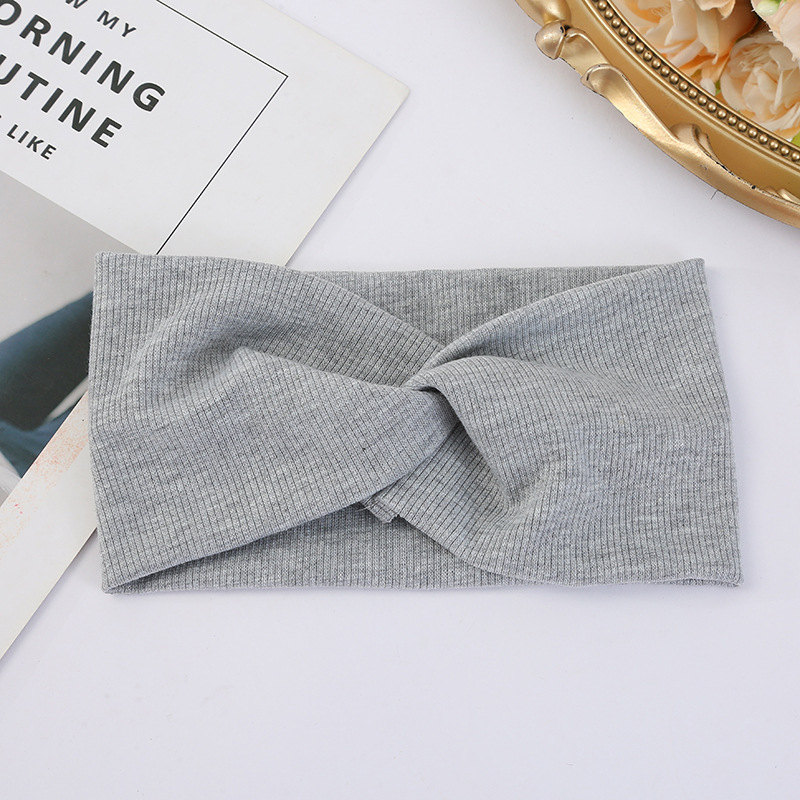 How Can a Simple Hair Band Transform Your Hairstyling Routine and Add a Touch of Elegance to Your Look?